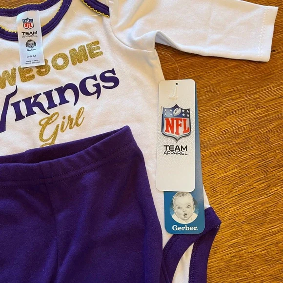 Baby Girl Minnesota Vikings Outfit - Picture 4 of 6